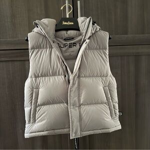 Aritzia Super Puff Shorty Vest in Ashen Gray, Size S, Cropped